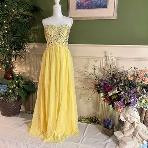 Long yellow chiffon strapless prom dress
